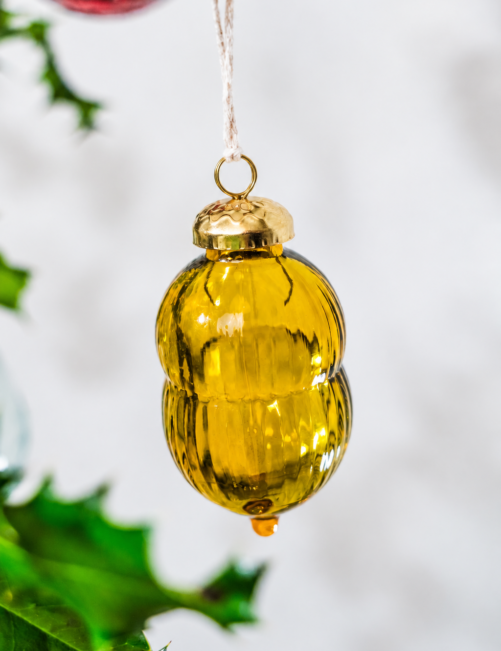 AmberGlassChristmasBauble_1.png
