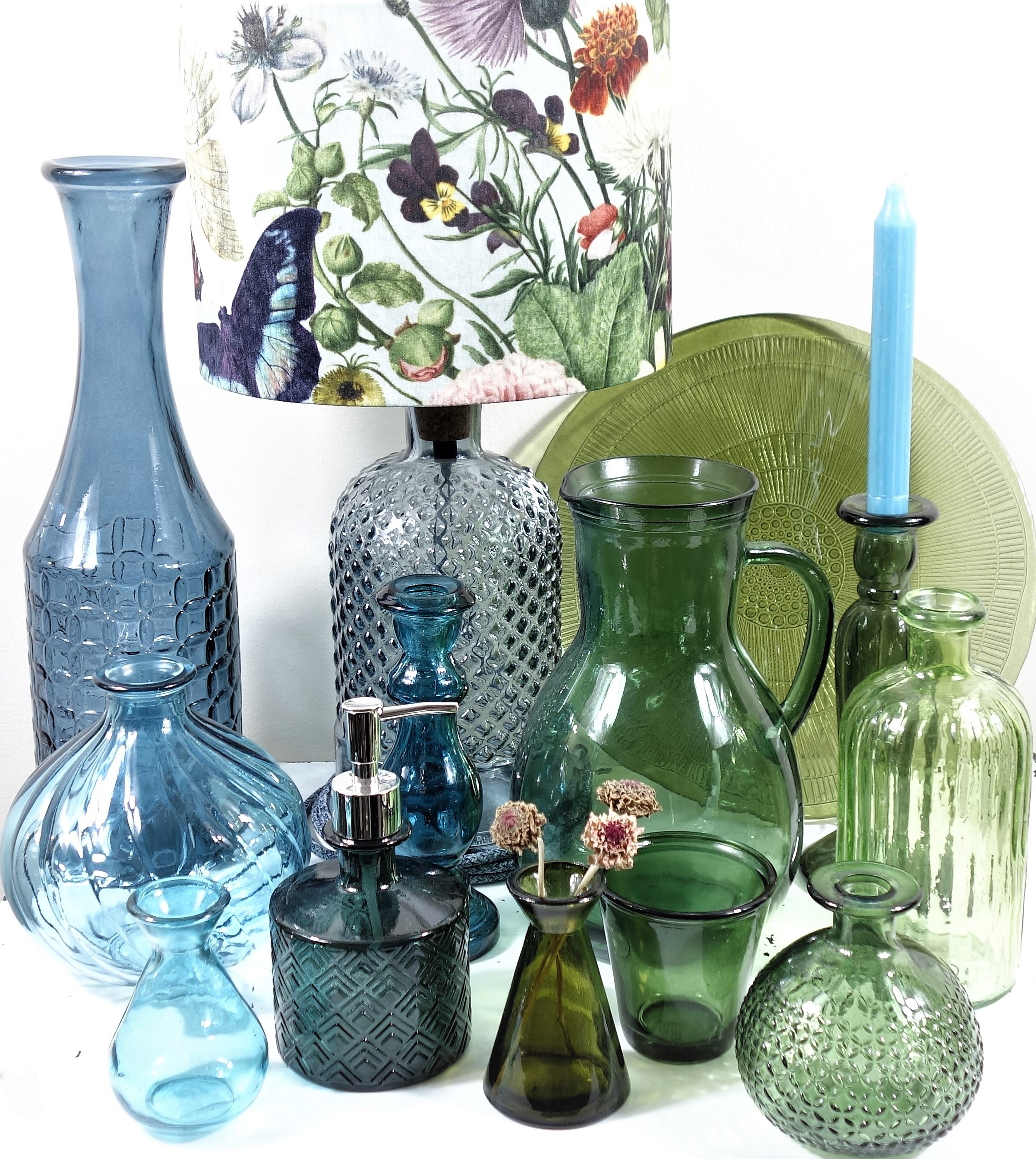 Jarapa_Blue_green_mix_with_lamp_712ef7a2-9094-462e-b476-861a16ead98f.png